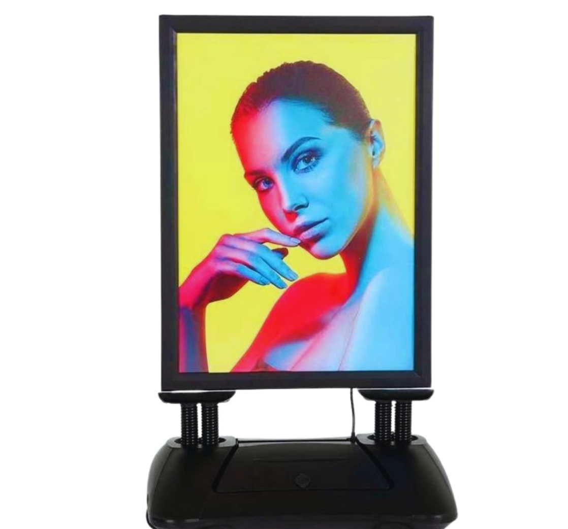 Wind-LED Pro Kundenstopper mit Wasserbasis – A1 Format | Inkl. Akku | Wetterfest & Beleuchtet (Schwarz)