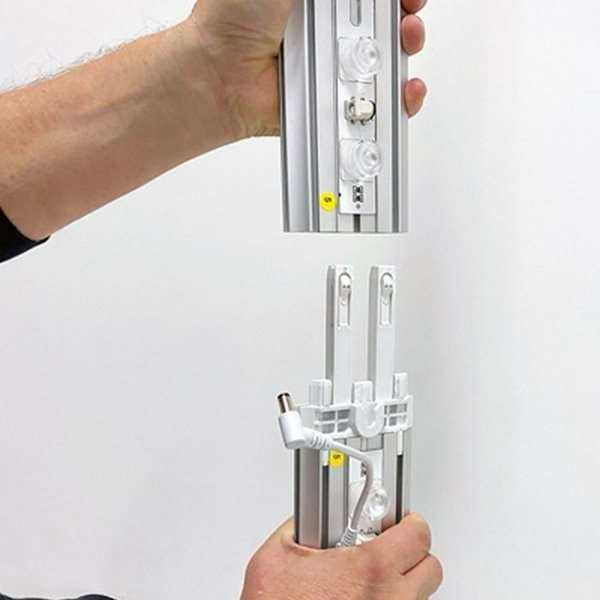 LED Textilspannrahmen mit Füßen – Doppelseitig beleuchtet 85x200cm | Aluminium, Silber eloxiert